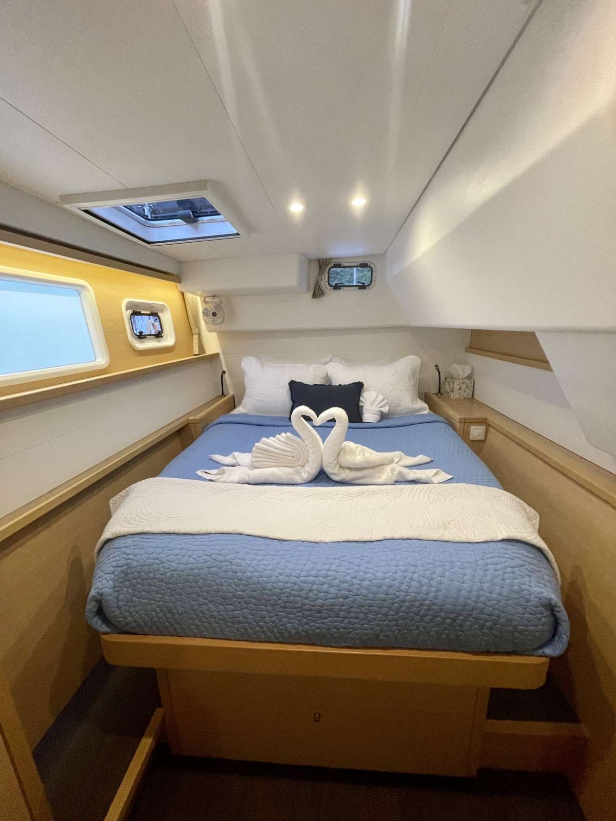 Queen guest cabin