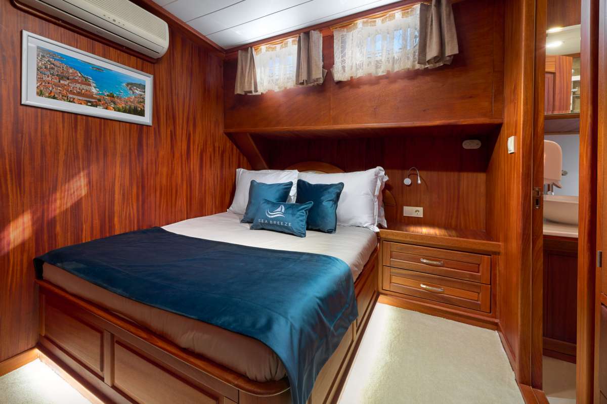 Master stateroom Bathroom