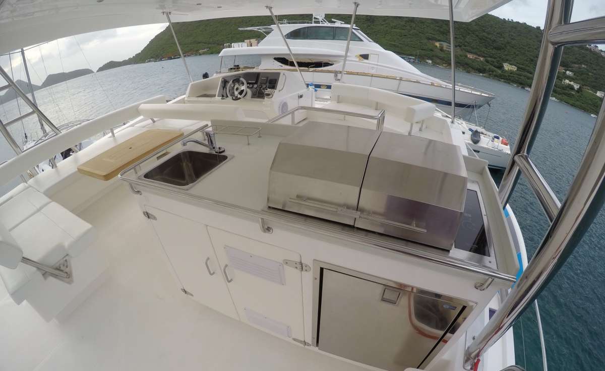 Flybridge with BBQ area