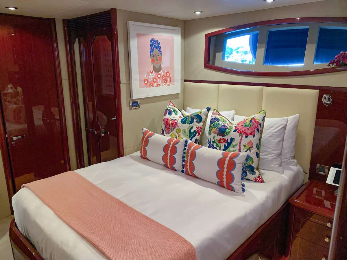 QTR Yacht Charter - Stbd Guest Stateroom