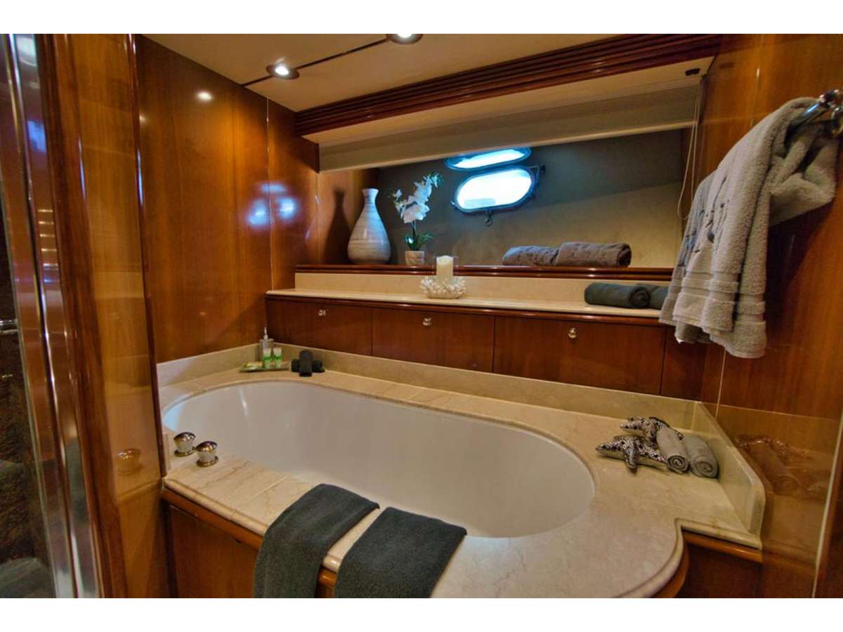 Master Cabin Shower/Bath