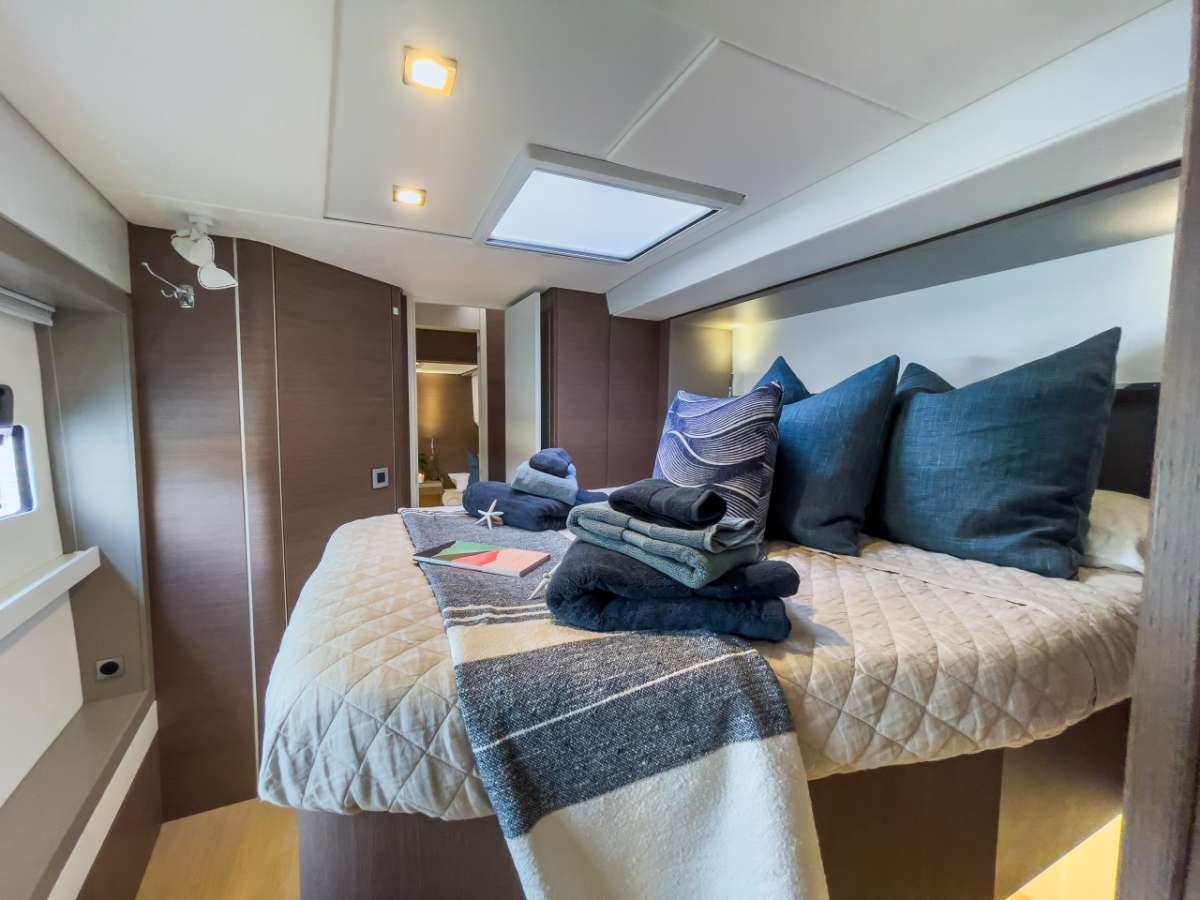 Guest Cabin (Starboard Forward)