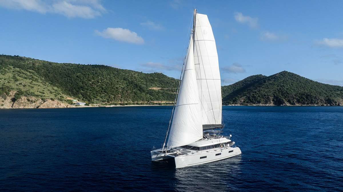Dragonfly is a 2019 Lagoon 620 which accommodates 10 guests in 5 Queen Cabins.