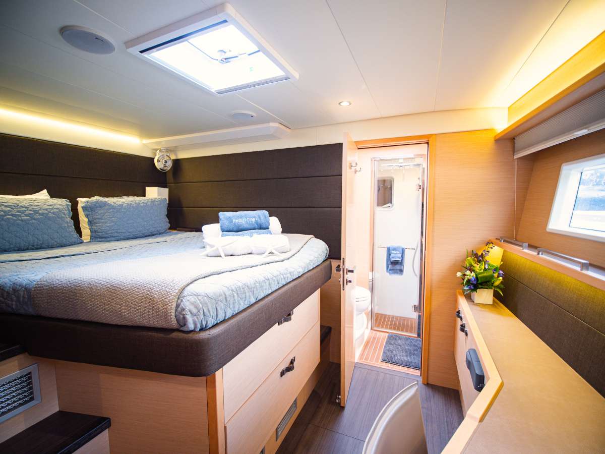 forward starboard guest queen suite