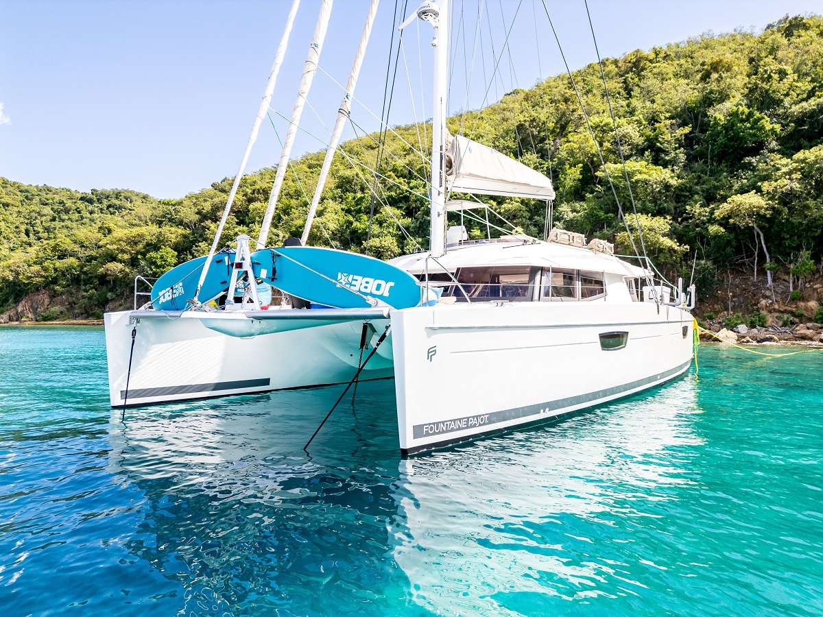 Yacht Charter Pink Sky | Ritzy Charters