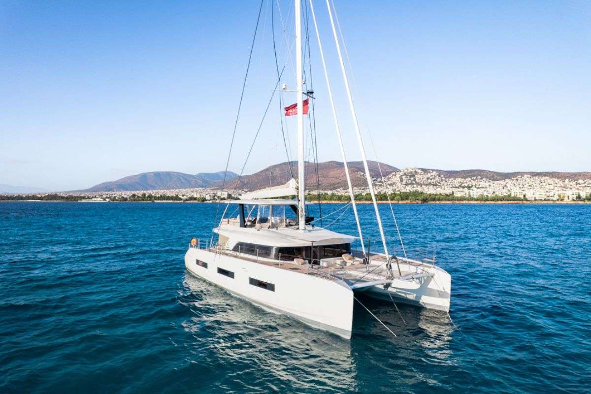 WHITE CAPS Yacht Charter - Ritzy Charters