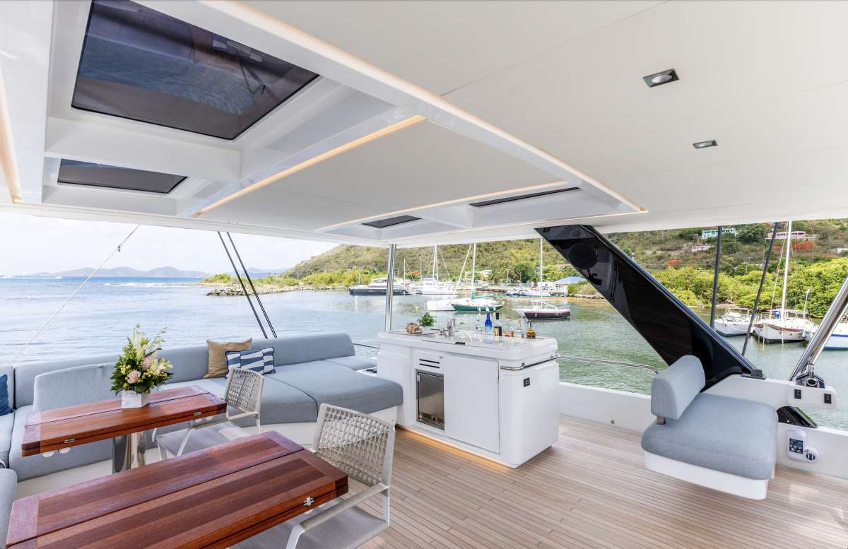 Spacious Flybridge