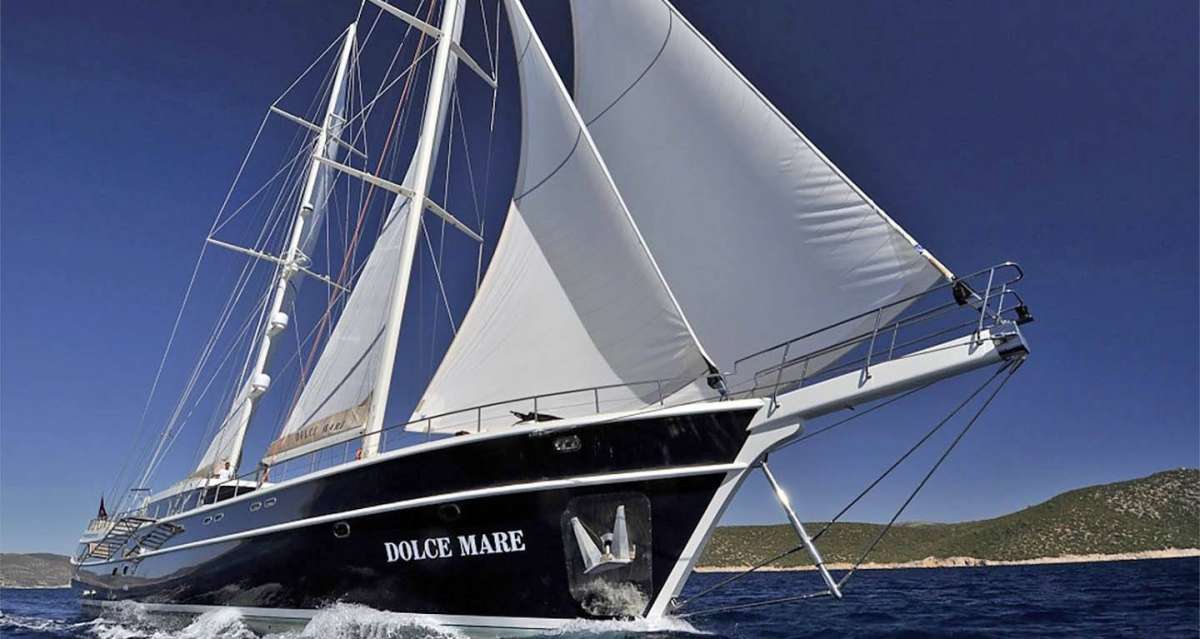 Yacht Charter DOLCE MARE | Ritzy Charters