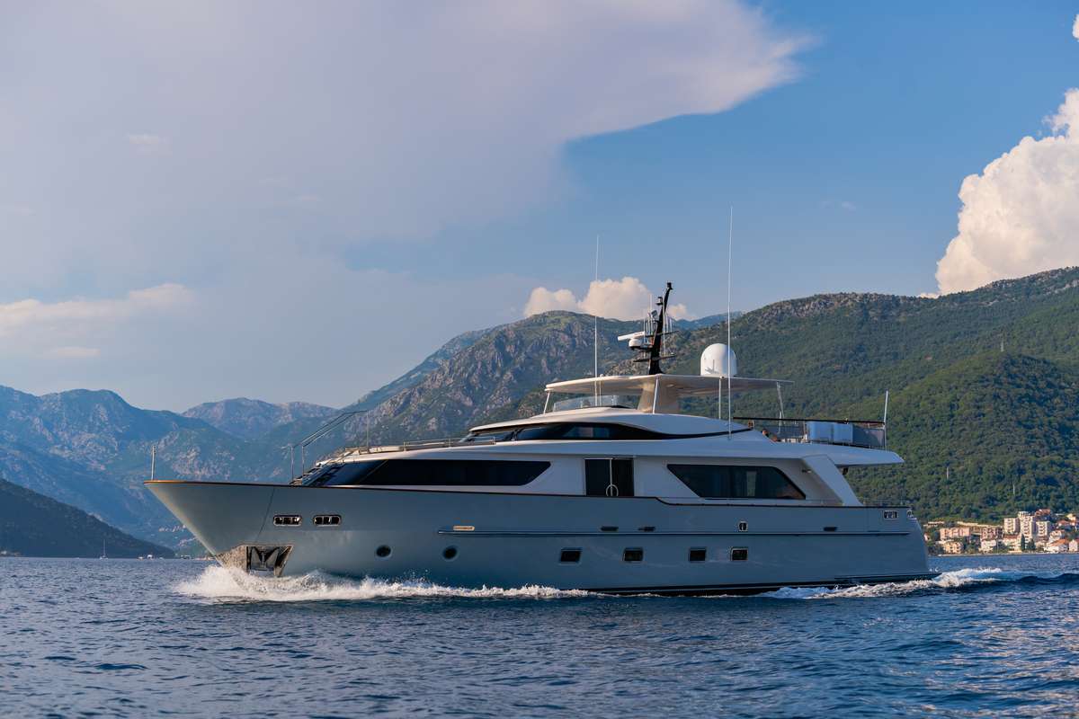 Yacht Charter VALENTINA II | Ritzy Charters