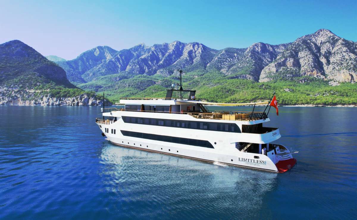 Yacht Pic 10