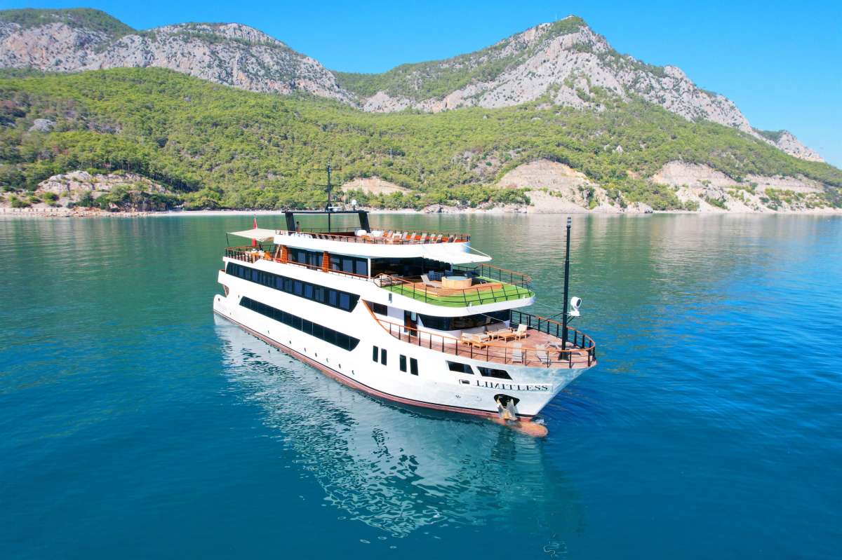 Yacht Pic 11