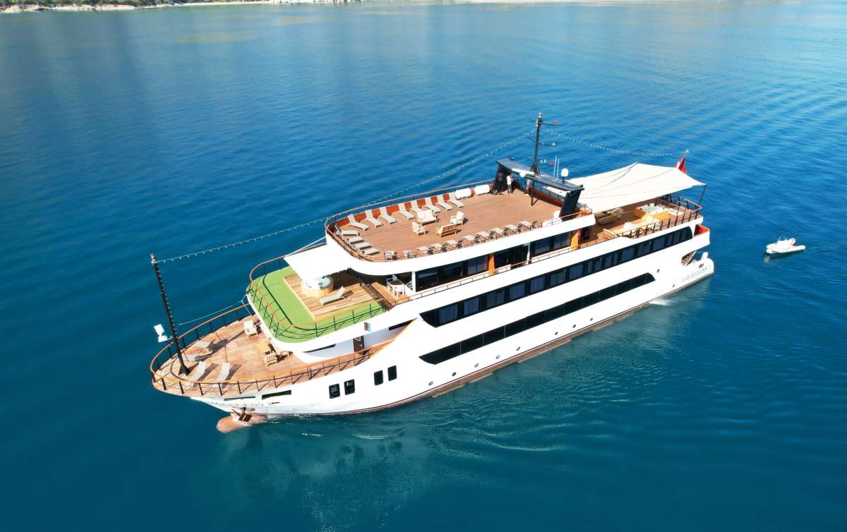 Yacht Pic 12