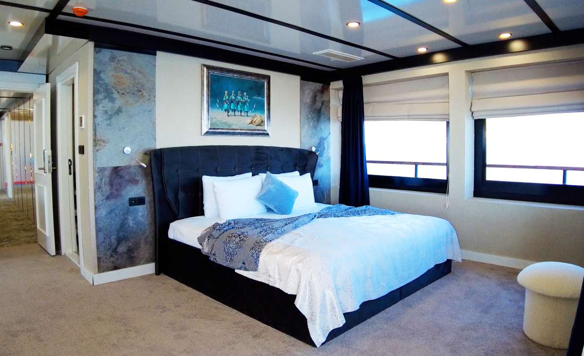 Yacht Pic 6