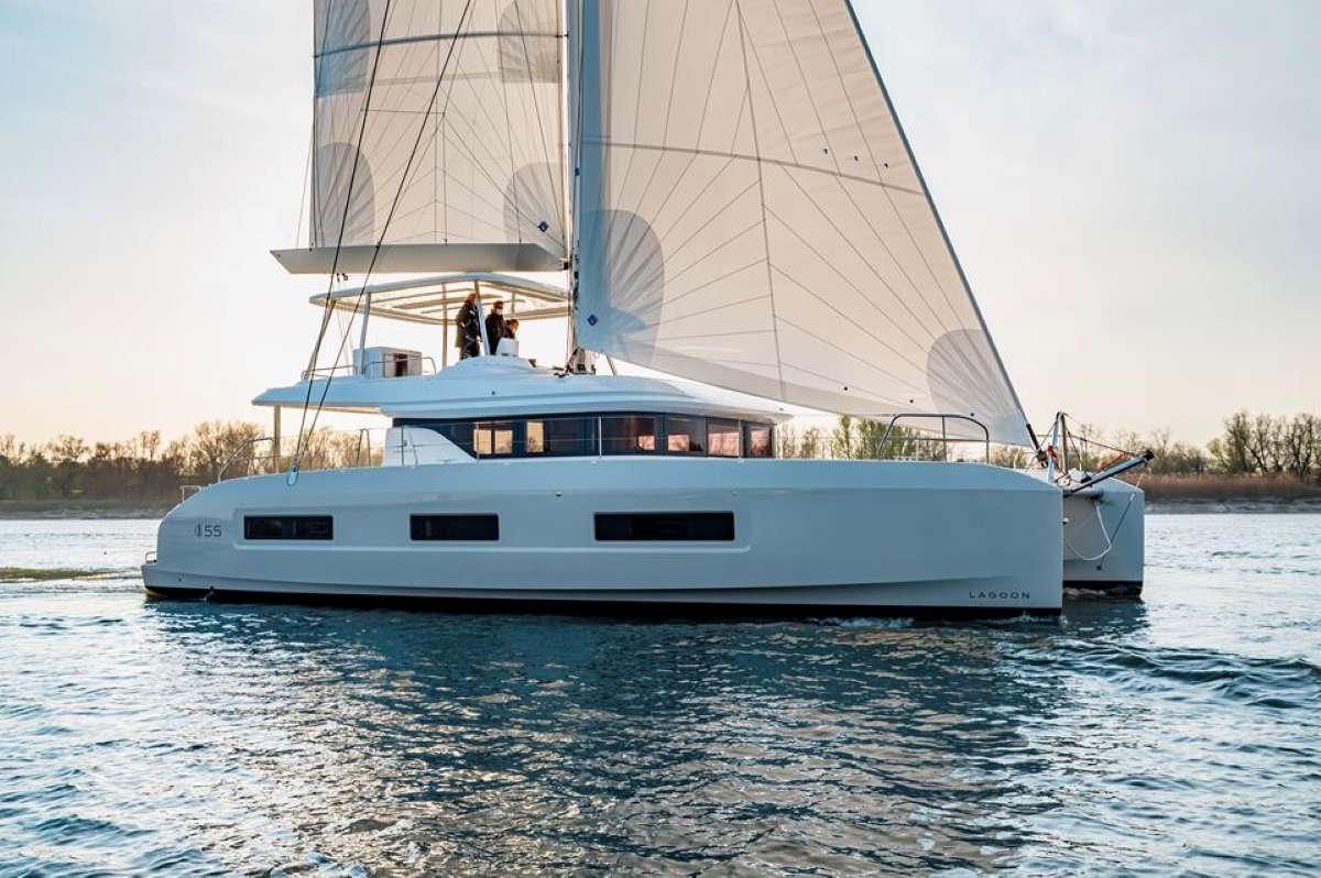 Yacht Charter VERINA STAR | Ritzy Charters