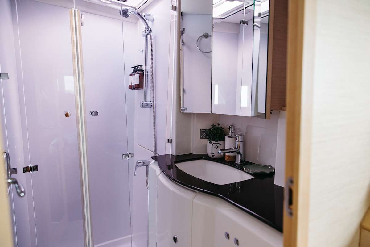 Ensuite bath with separate shower and head