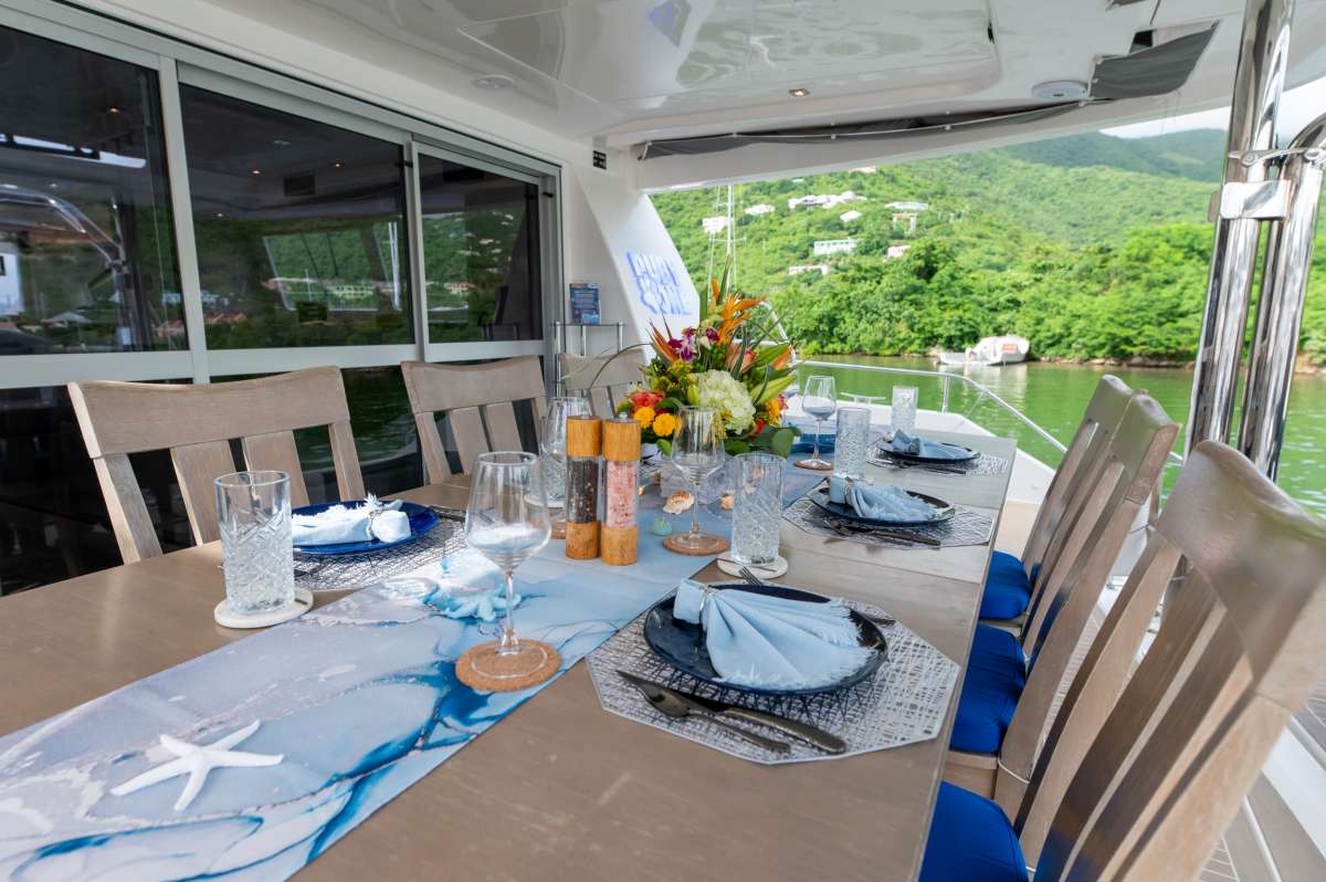 Aft cockpit and dining area