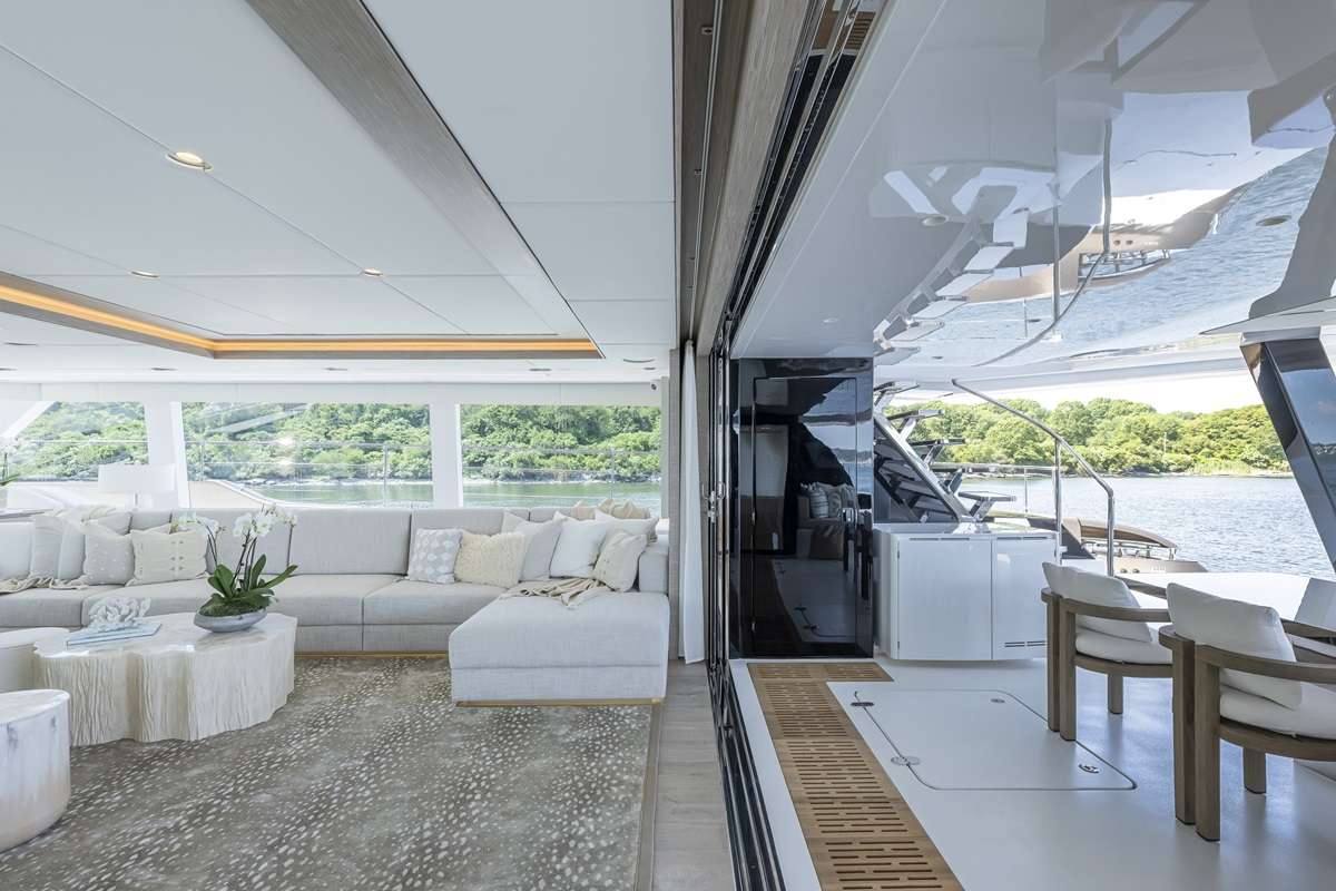 Salon to Aft Deck