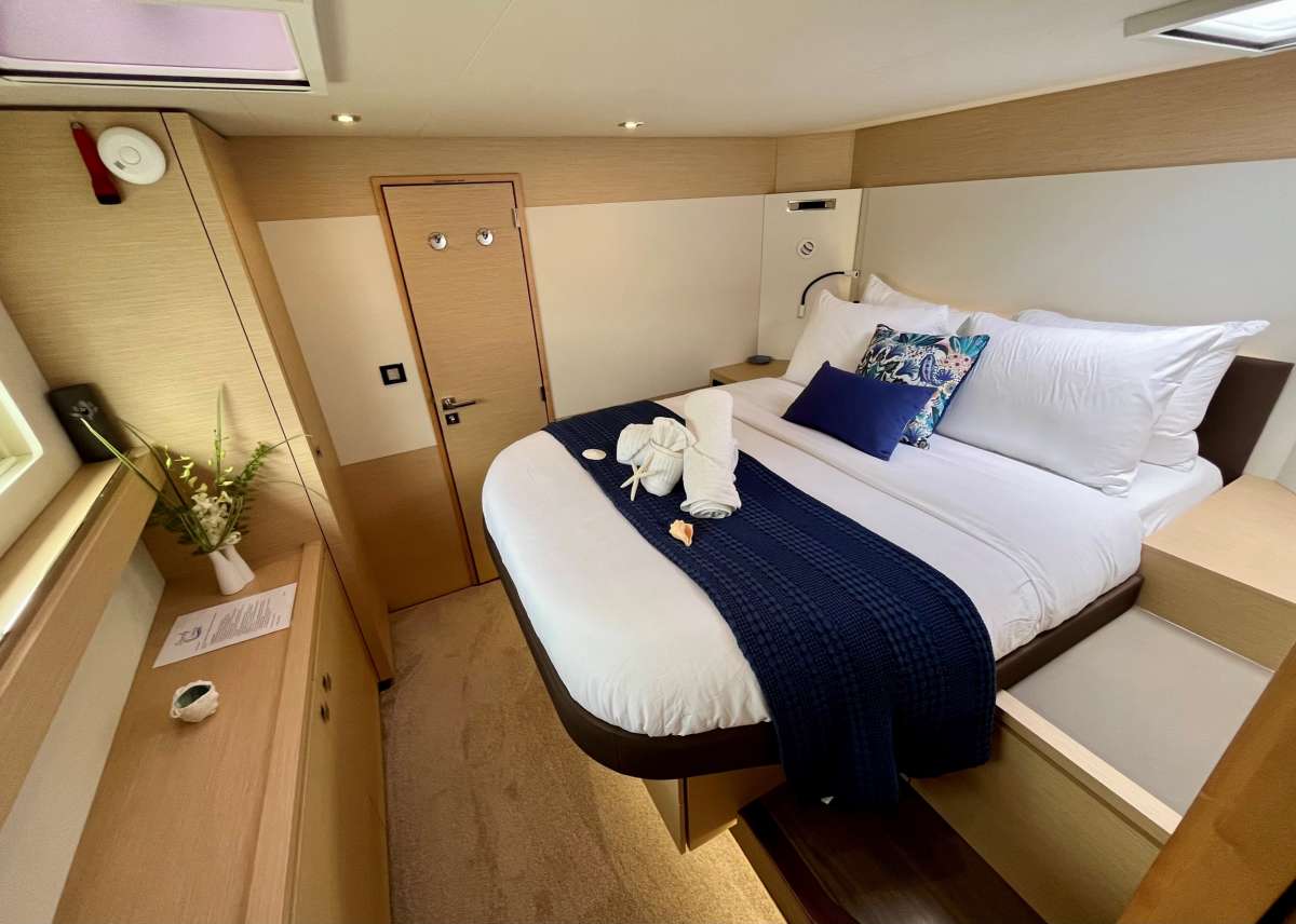 Starboard forward VIP Queen suite