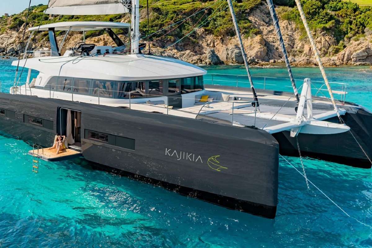 Yacht KAJIKIA