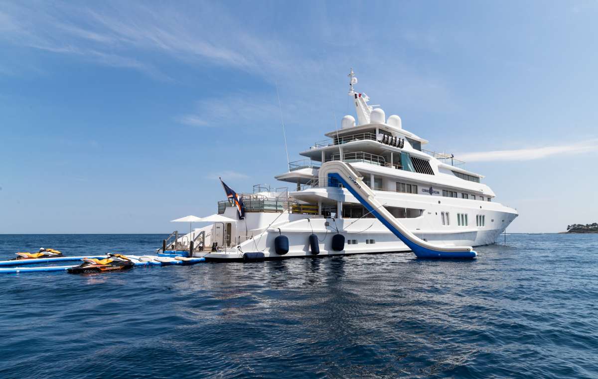 Yacht Pic 4