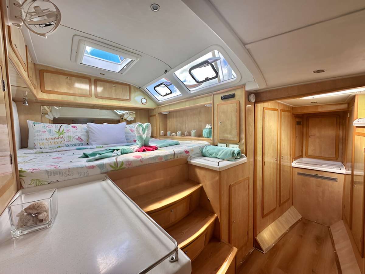 Flip Floppin Cabin - CA King Bed