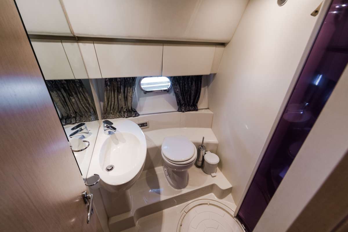 Ferretti 460
