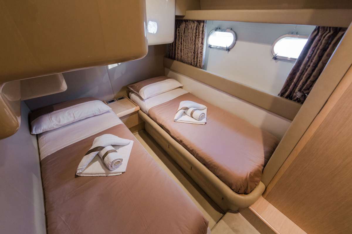 Ferretti 460