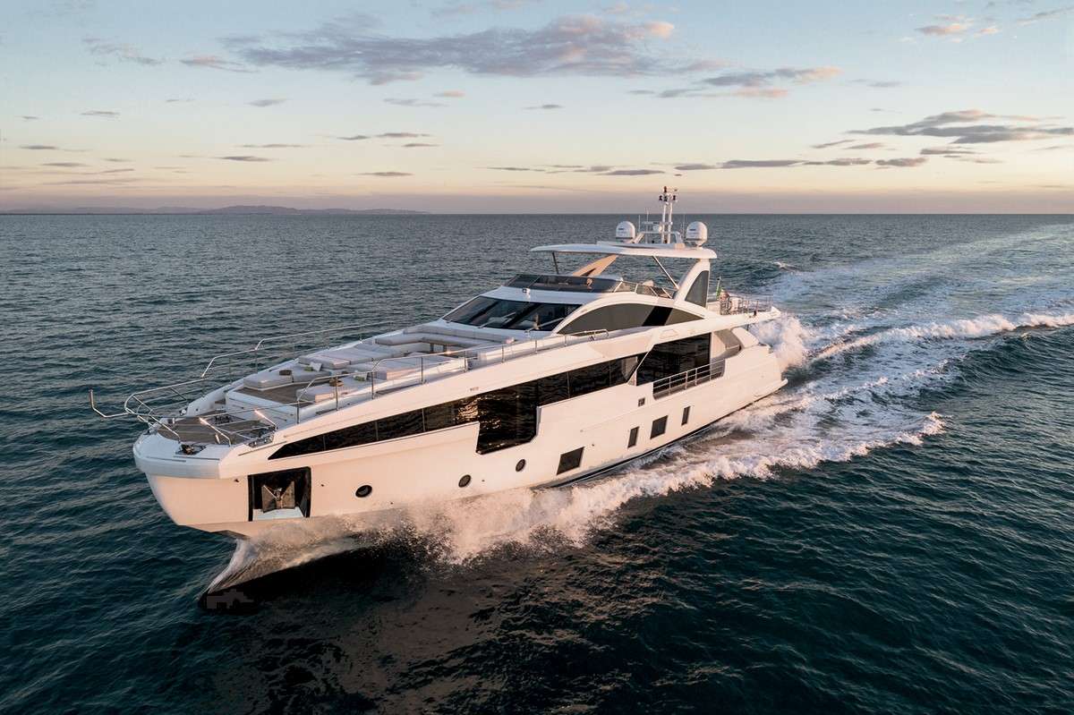 107′ Azimut DOUBLE TROUBLE For Charter