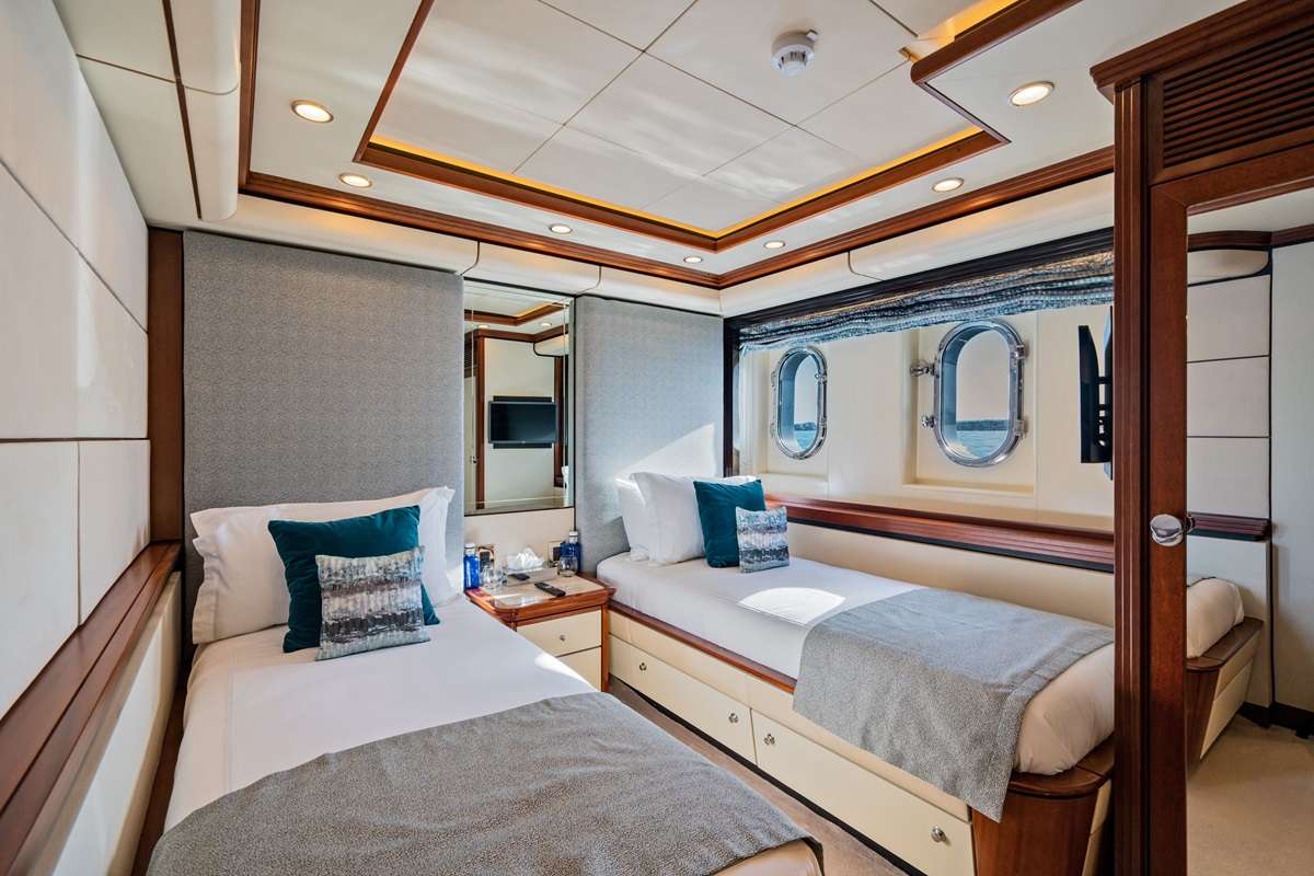 Yacht Pic 9