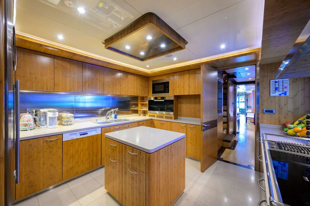 Yacht Pic 12
