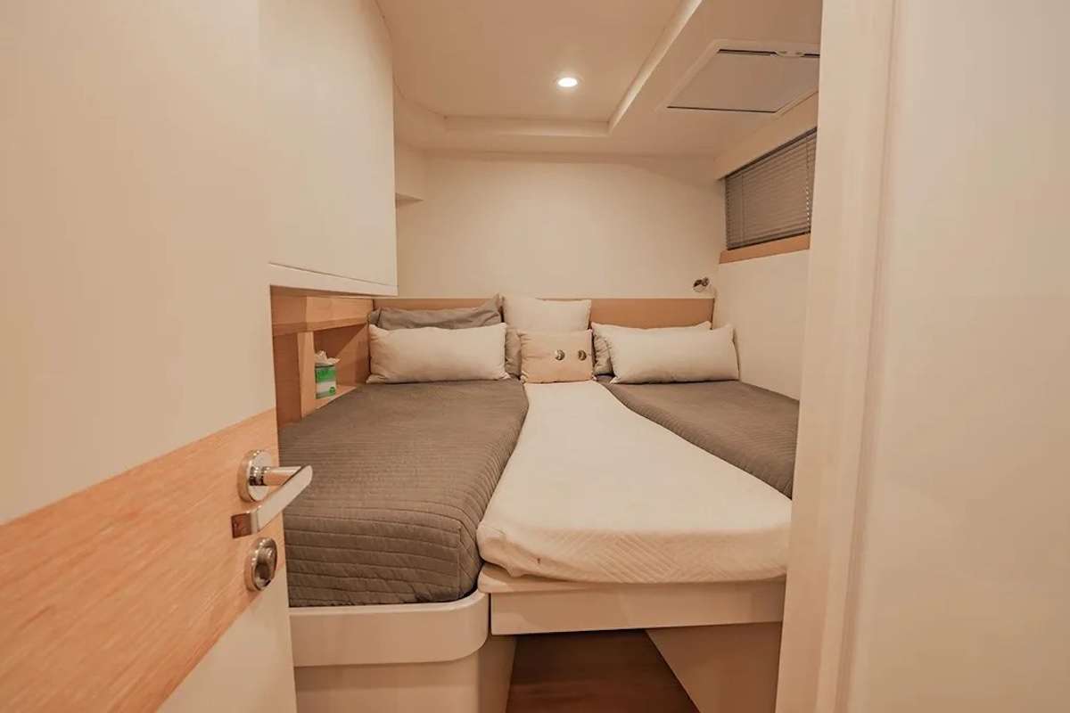 Yacht Pic 9