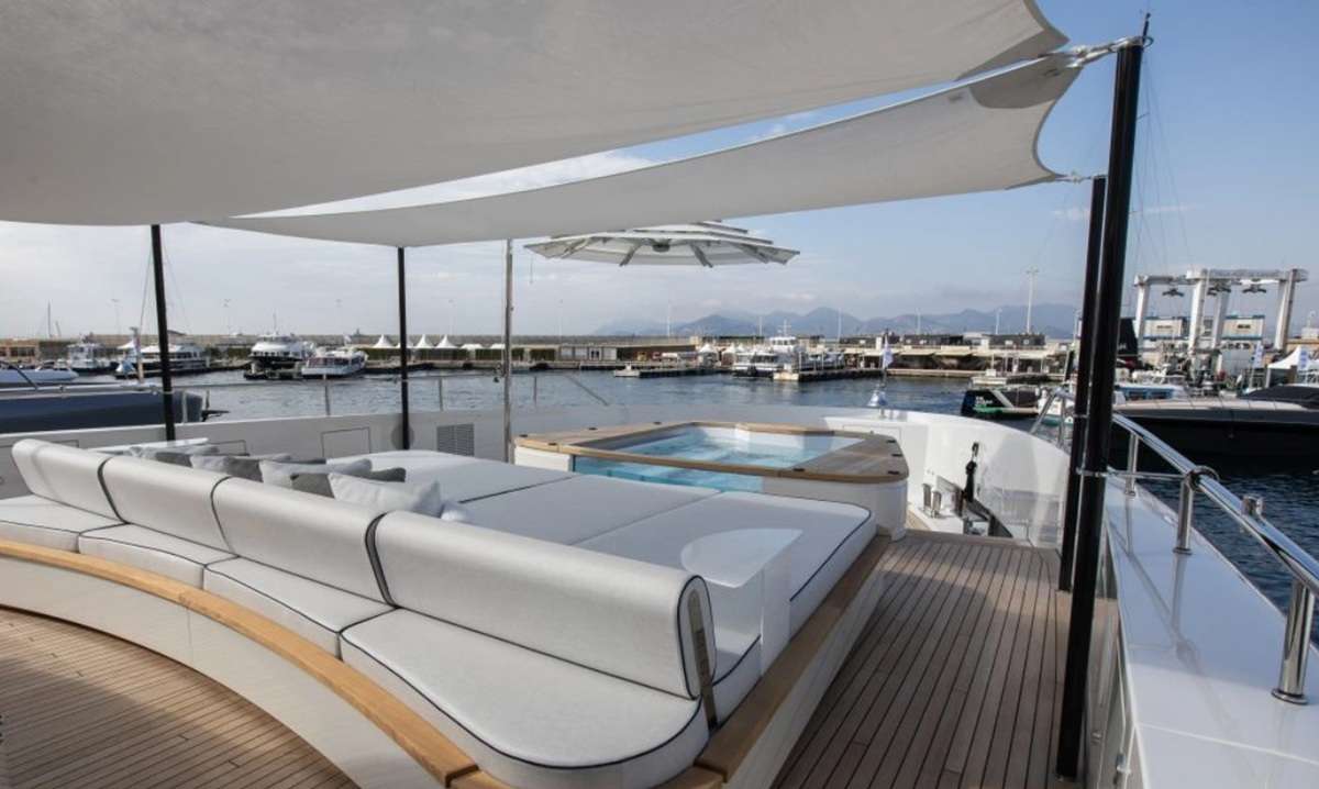 Alluria - Sun Deck