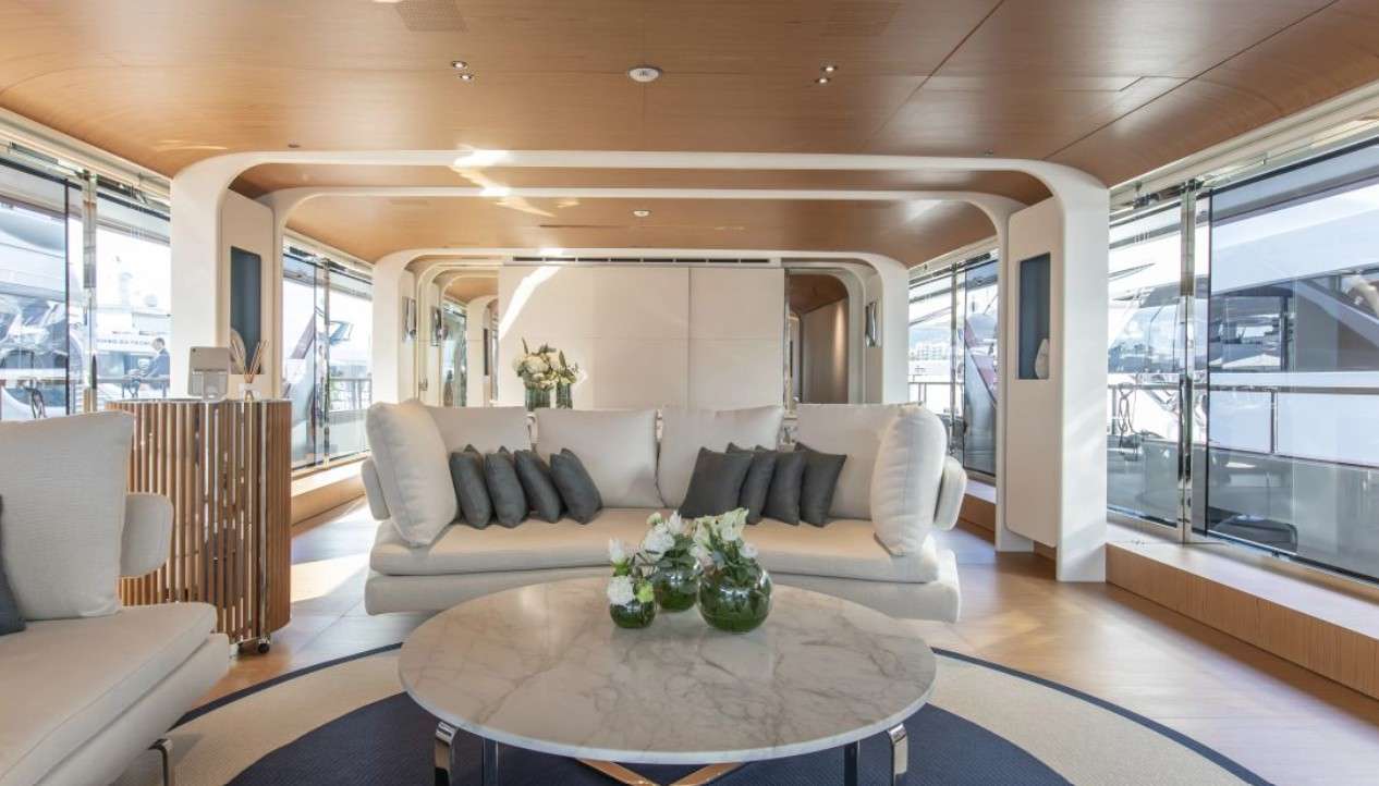 ALLURIA - Main Salon