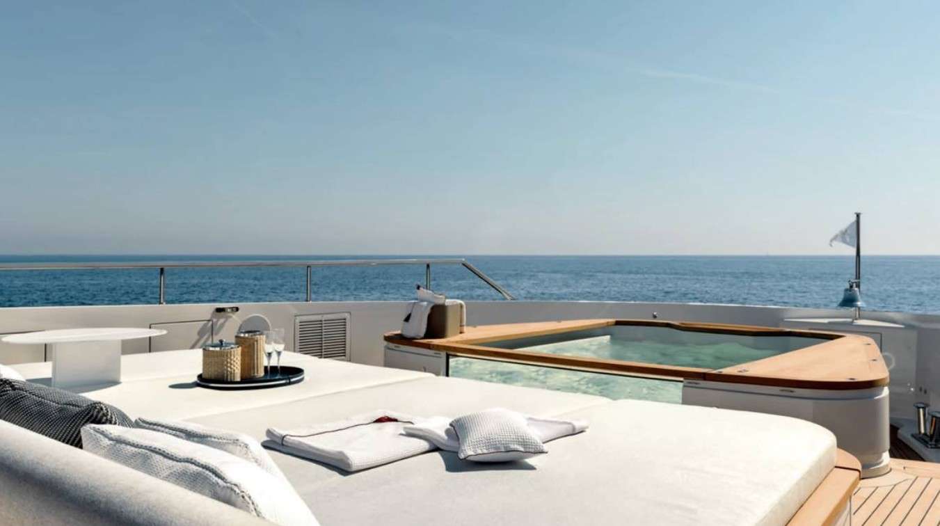 ALLURIA - Sun Deck