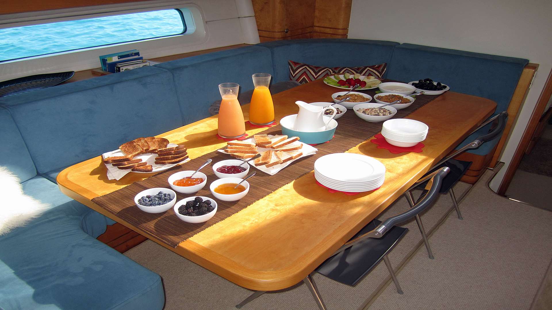 CAP II Yacht Charter - Formal Dining