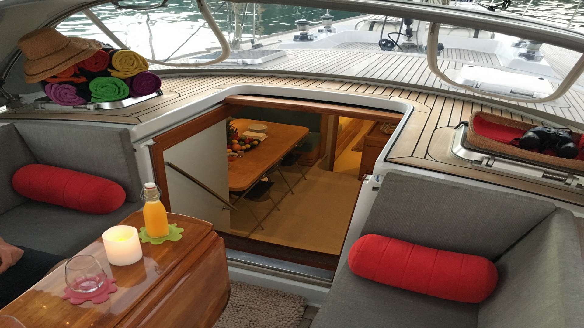 CAP II Yacht Charter - Comfortable cockpit