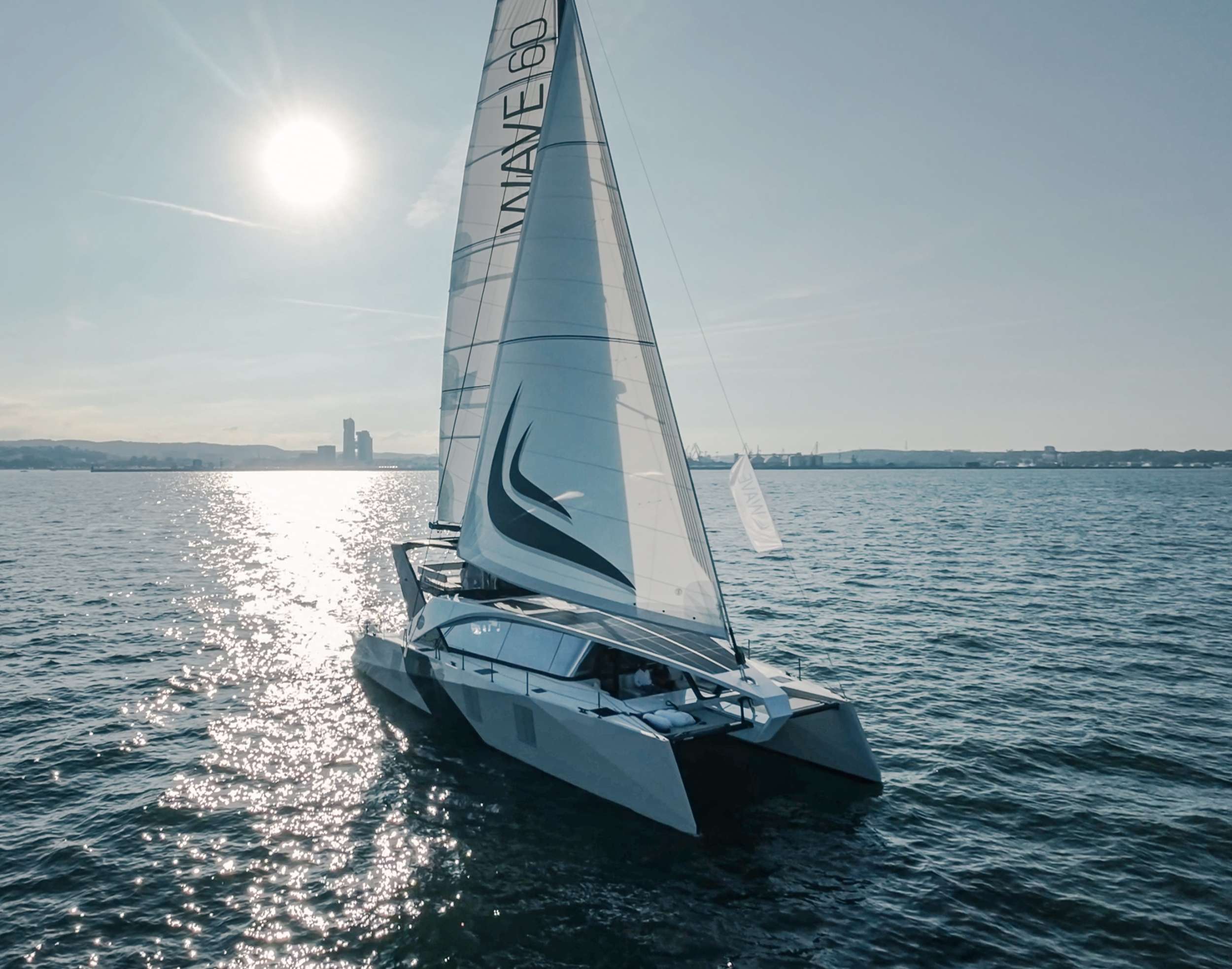 Summer, un Sailing Catamaran de 60 pies, disponible para charter de lujo con tripulación