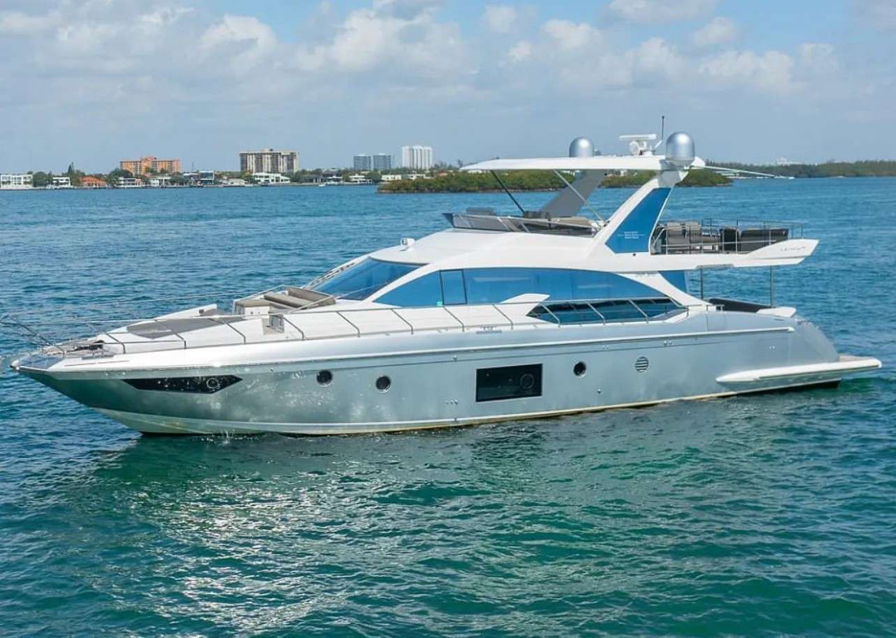 Paragon, un Motor Yacht de 68 pies, disponible para charter de lujo con tripulación
