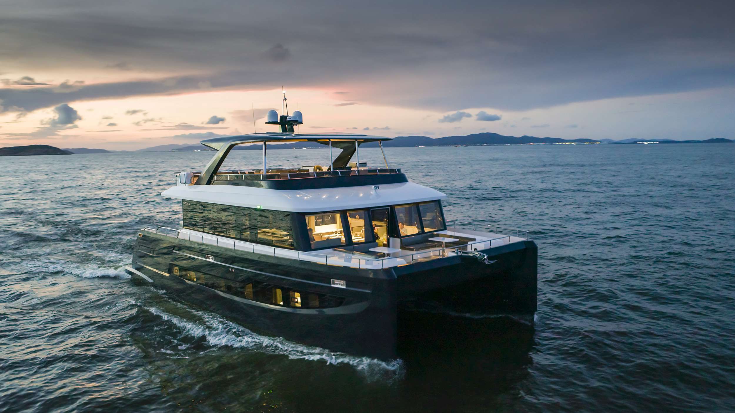 EVITA, un Sailing Catamaran de 61 pies, disponible para charter de lujo con tripulación