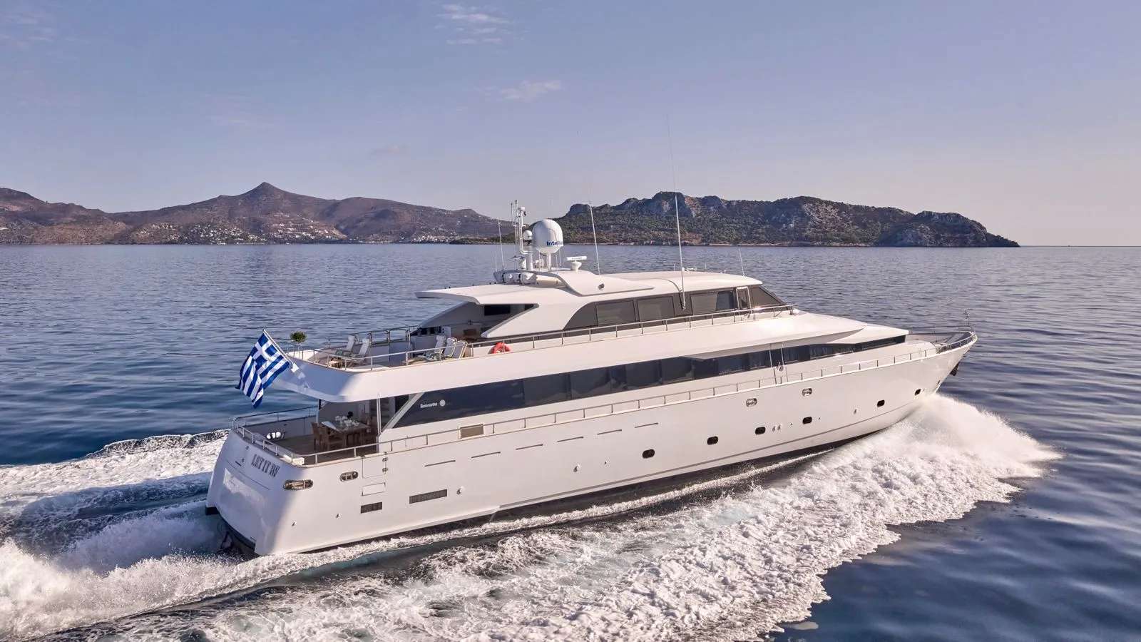 LEET IT BE, un Motor Yacht de 118 pies, disponible para charter de lujo con tripulación