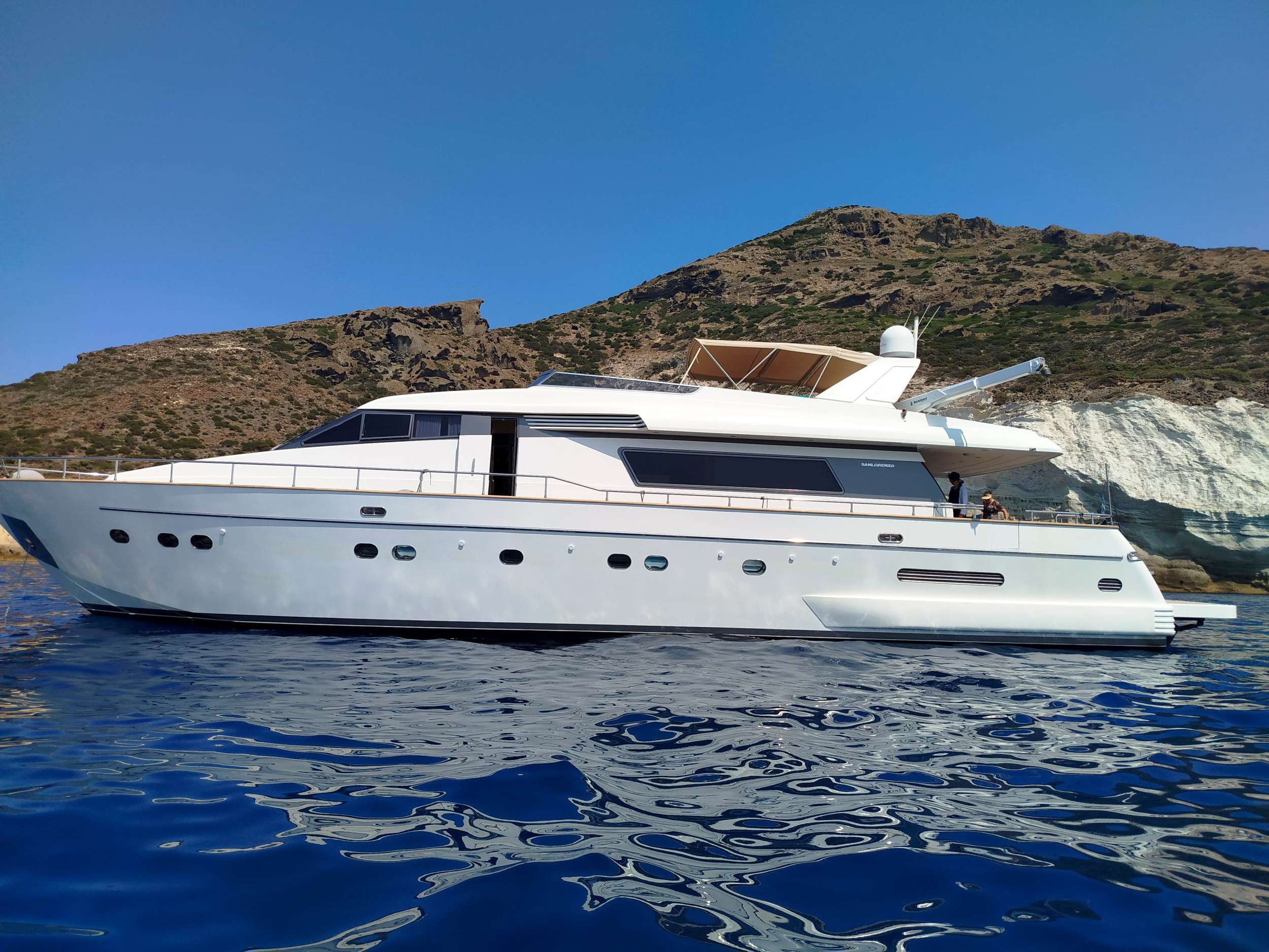 MAMMA'S, un Motor Yacht de 78 pies, disponible para charter de lujo con tripulación