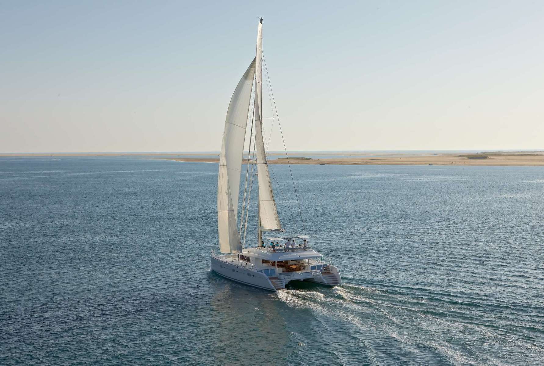 ROYAL DESTINY, un Sailing Monohull de 61 pies, disponible para charter de lujo con tripulación