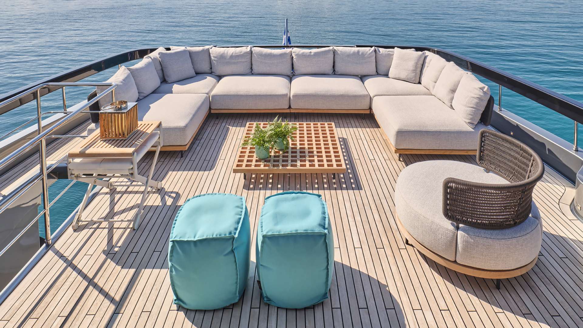 Sundeck Aft 