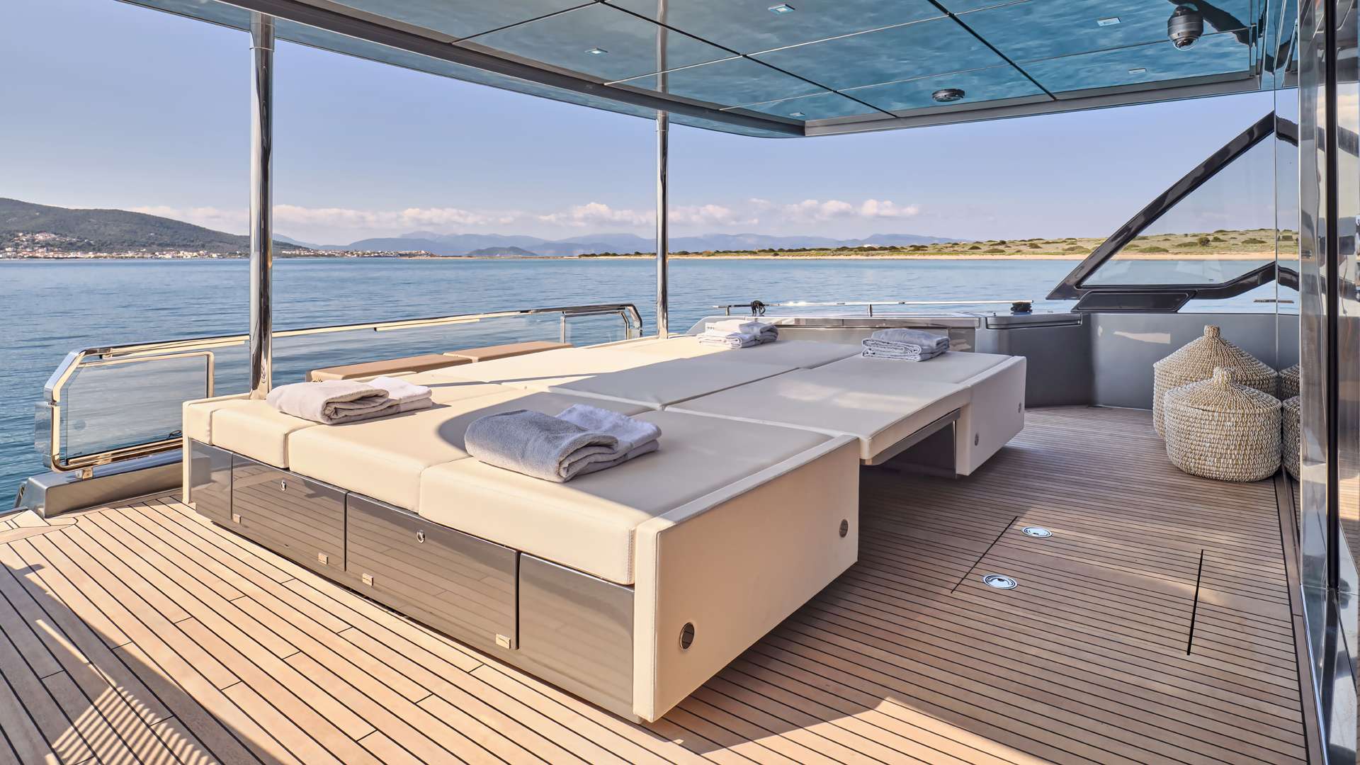 Main Deck Aft Sunpads