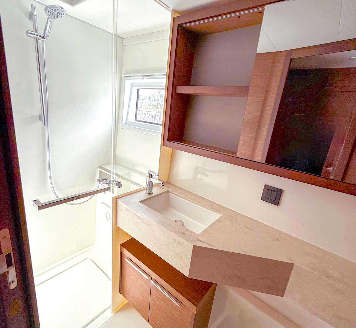 A guest head and shower