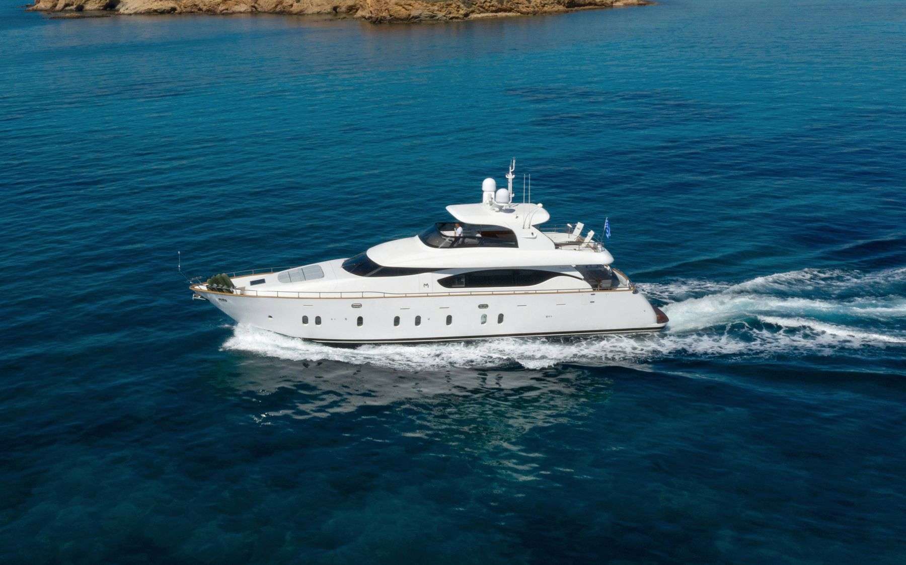 EL PECADO, un Motor Yacht de 77 pies, disponible para charter de lujo con tripulación