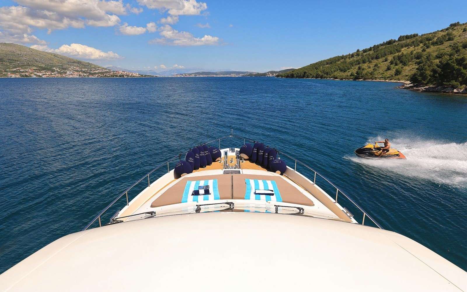 Bow&mdash;forward view