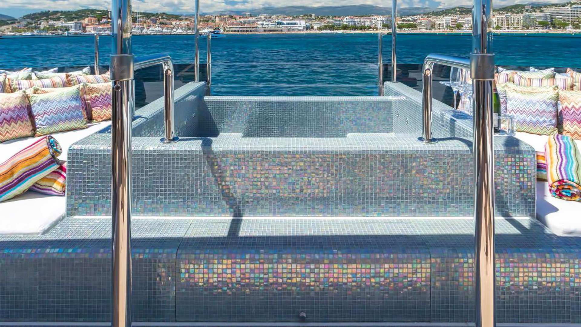 Sundeck Jacuzzi