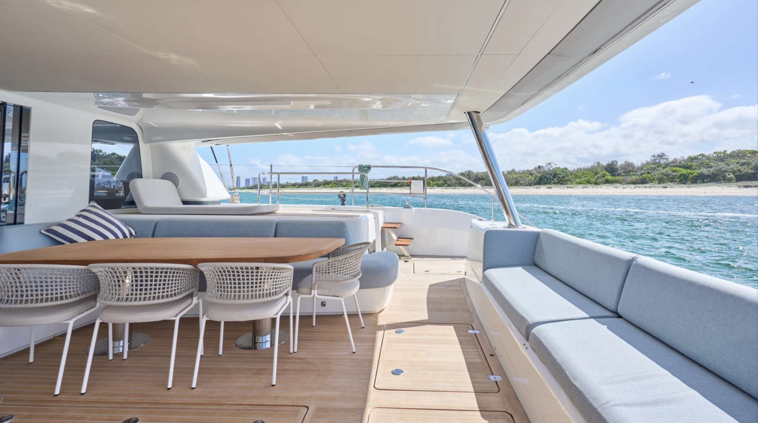 Aft Deck/Dining Table