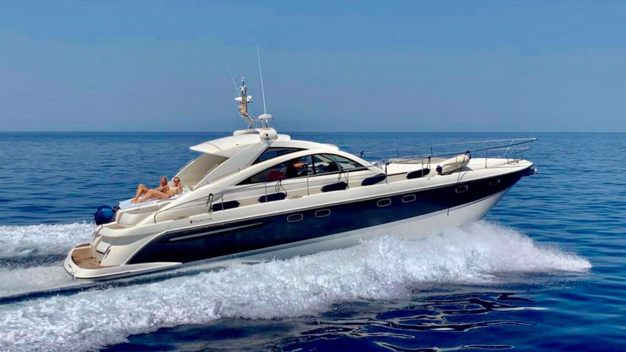 ODYSSEA, un Motor Yacht de 52 pies, disponible para charter de lujo con tripulación